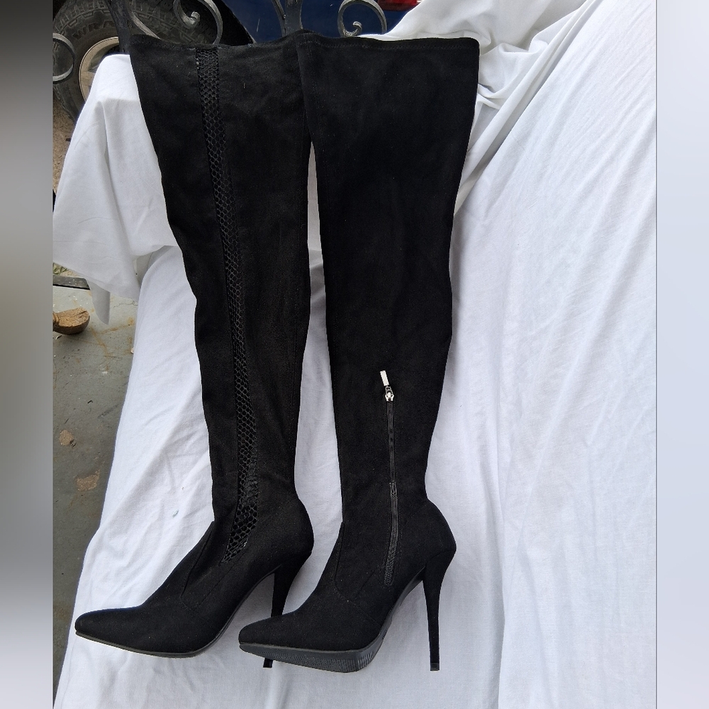 Elegant Black Over-the-Knee Boots
